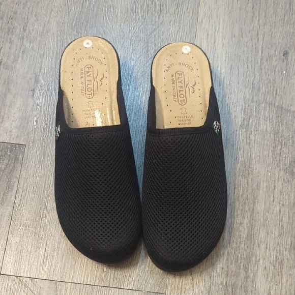 Black Slip-On Mesh Men's Shoes - Picture 2 of 8